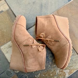 TOMS•8•Kala Suede Bootie•Desert Taupe